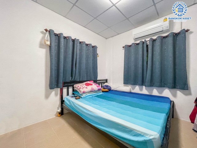 *****บ้านแฝดมือสองย่านนนทบุรี ม.อาสาเฮ้าส์5 กาญจนาภิเษก #หลังมุม เนื้อที่ 36 ตร.ว. ฟังก์ชัน 2 ห้องนอน 1 ห้องน้ำ 1 ที่จอดรถ บ้านชั้นเดียว พื้นที่กว้างขวาง แถมฟรี! 3 เครื่องปรับอากาศ ทำเลเงียบสงบ ใกล้รถไฟฟ้าสายสีม่วง "สถานีตลาดบางใหญ่" และทางด่วน "กาญจนาภิเษก"